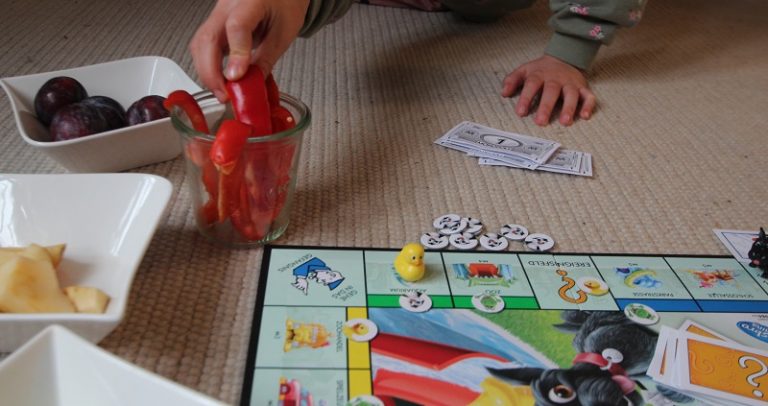 Monopoly Junior Vom Umgang mit Geld und Gurken zwischen Achterbahn und